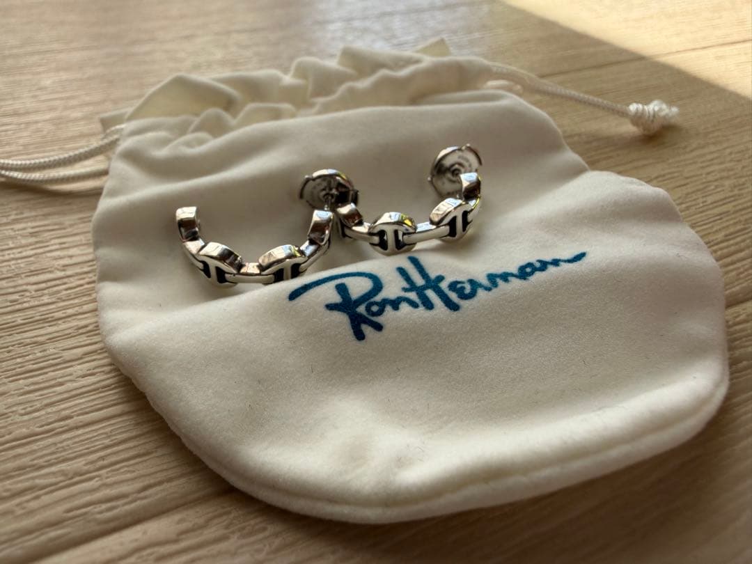 ホーセンブース　MICRO CRESCENT ピアス ロンハーマン