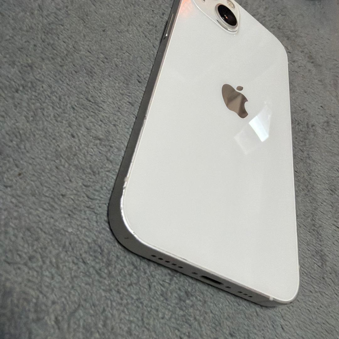 Apple iPhone 13スターライト本体　256GB