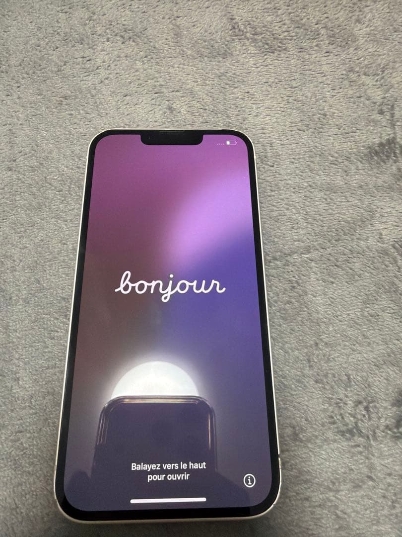 Apple iPhone 13スターライト本体　256GB