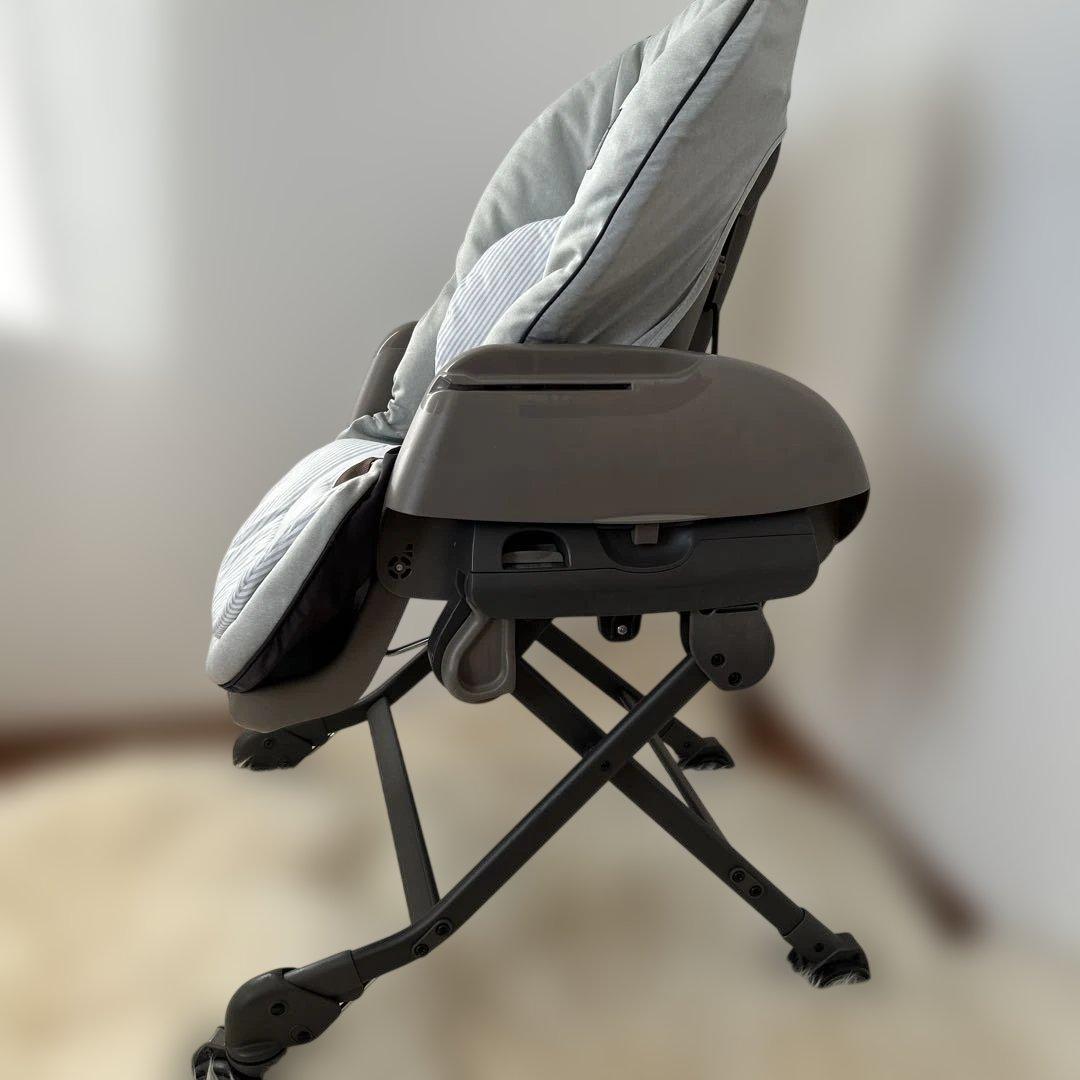 Combi ネムリラ　手動スウィングベッド＆ハイローチェア