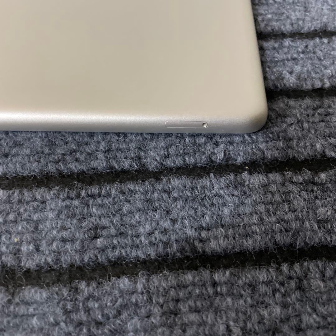 137 iPad 8世代 32GB SIMフリー シルバー