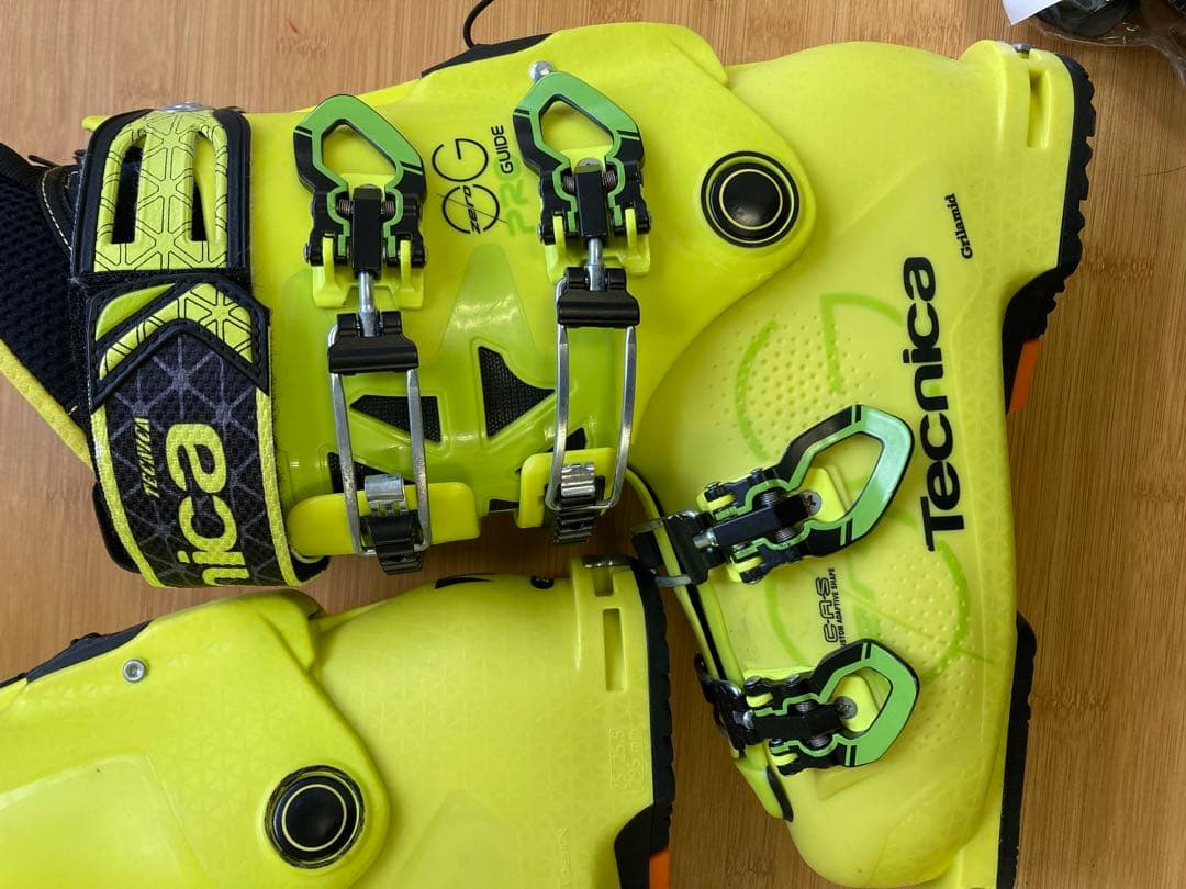 Tecnica Zero G Guide Pro スキーブーツ イエロー25.5