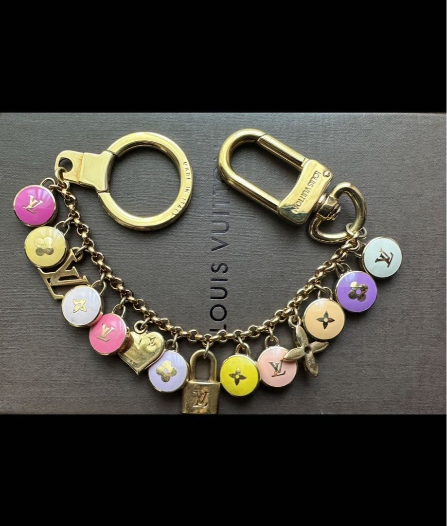 ルイヴィトン ポルトクレシェンヌ パスティーユ チャーム　パステルカラー