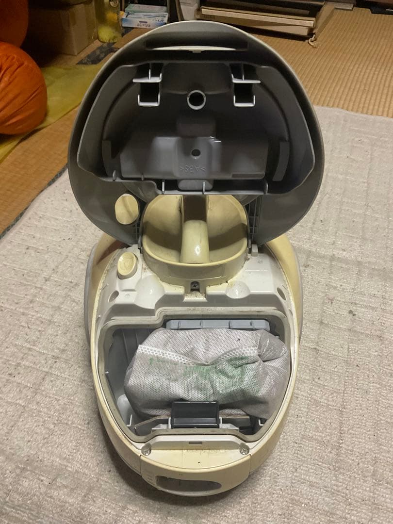 SANYO-SC-YJ4（H）。2009年式中古品掃除機【コード式　昭和レトロ】