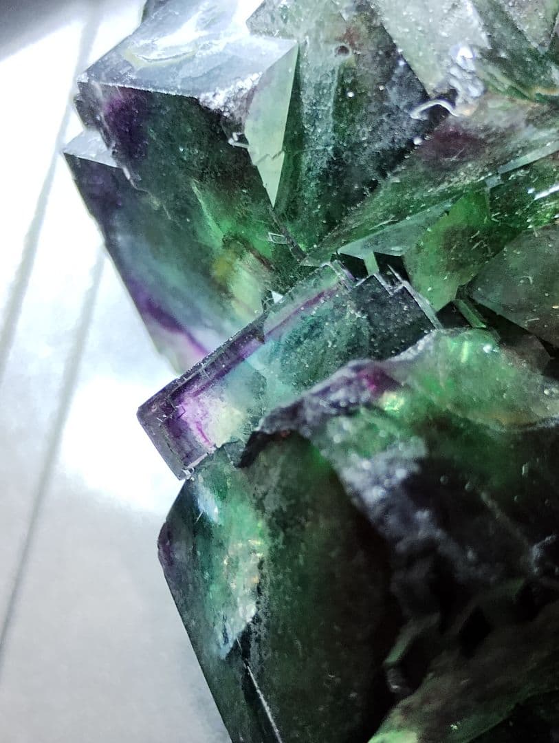 南アフリカ産のフローライト 重さ２００,４ｇ 紫とグリーンのゾーニングが美しい