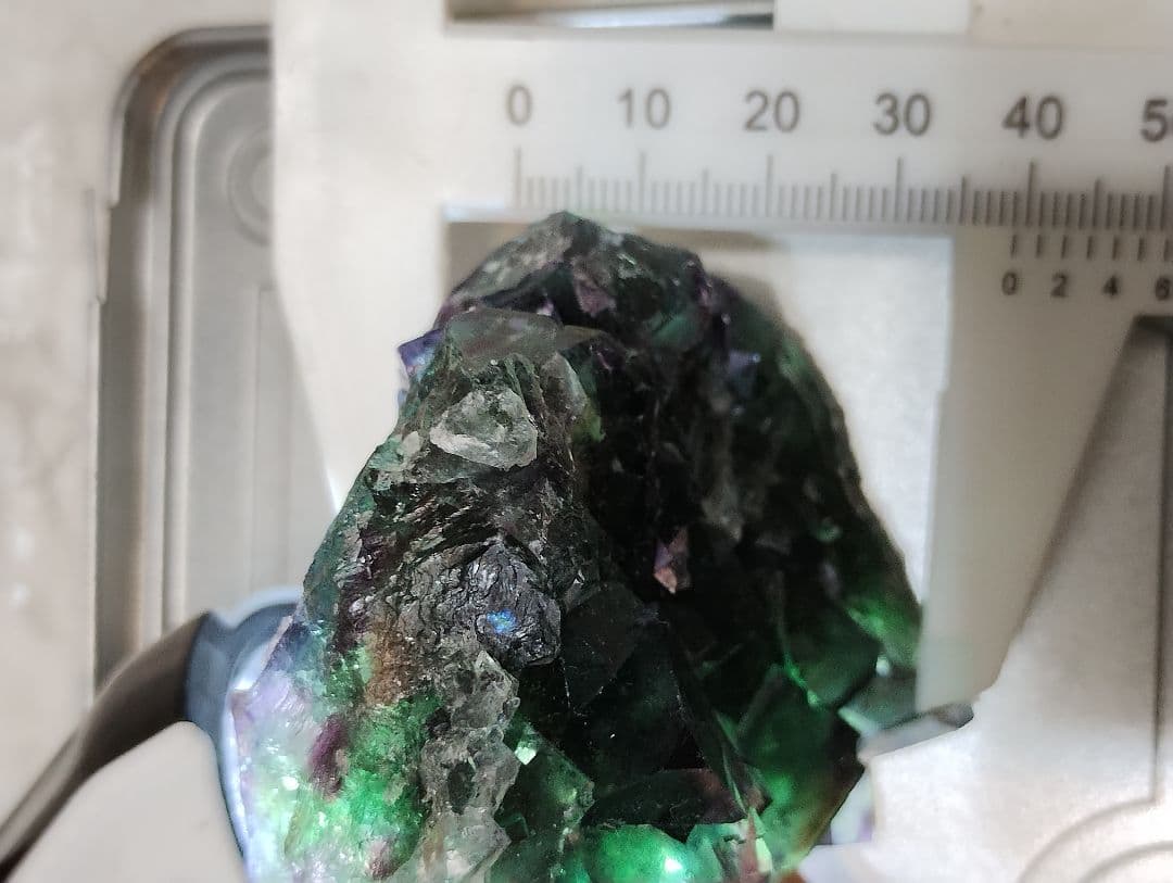 南アフリカ産のフローライト 重さ２００,４ｇ 紫とグリーンのゾーニングが美しい