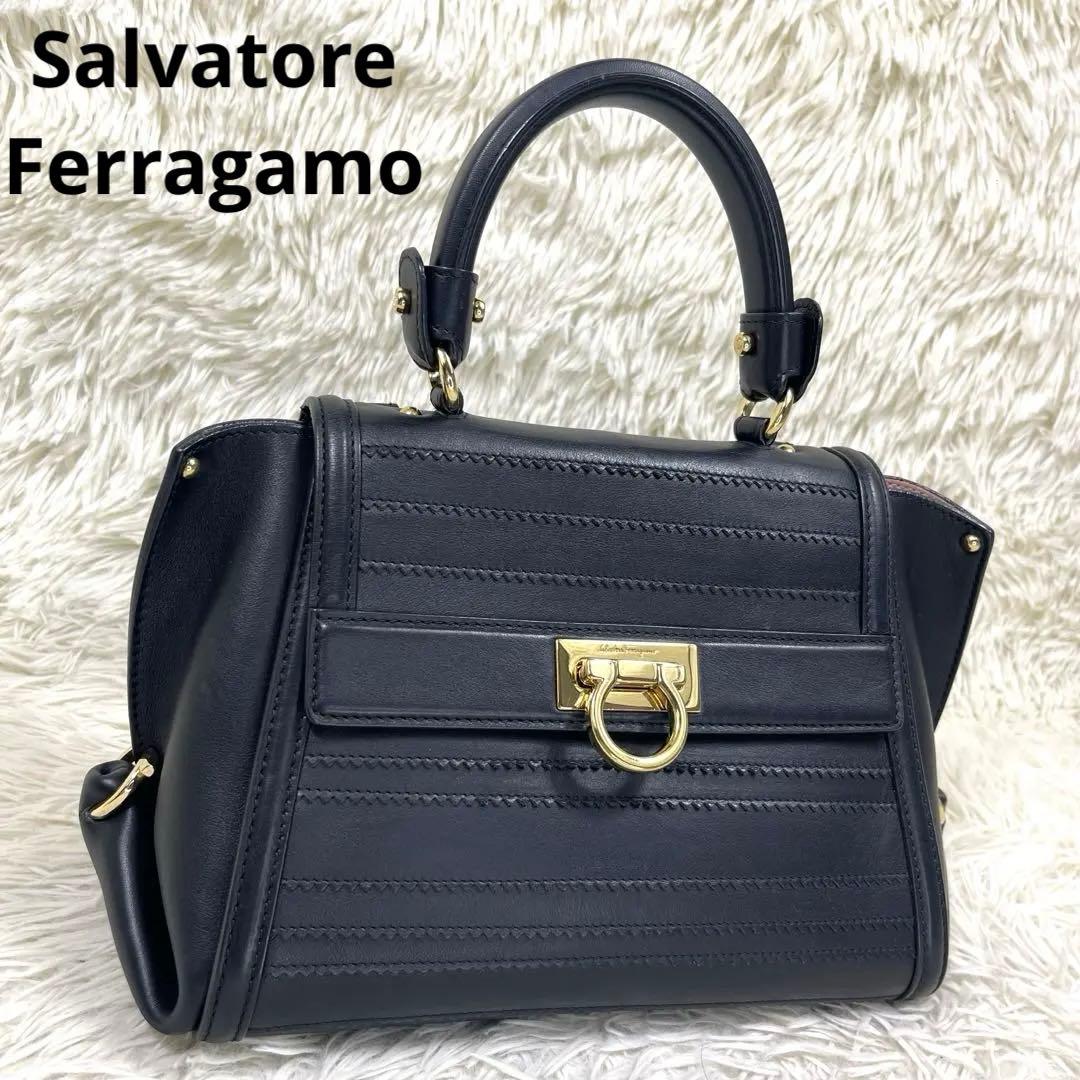 美品‼️ フェラガモ　ハンドバッグ　ガンチーニ　ソフィア　ロゴ金具　レザー