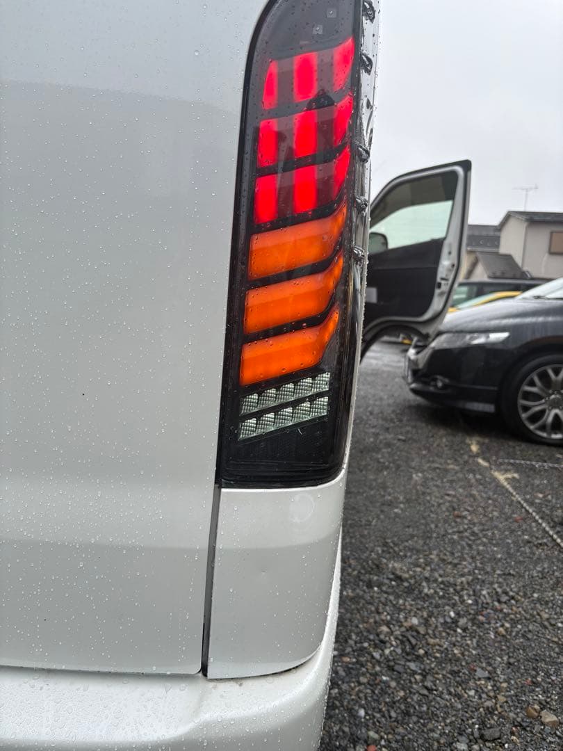 ハイエースオープニング付きテール