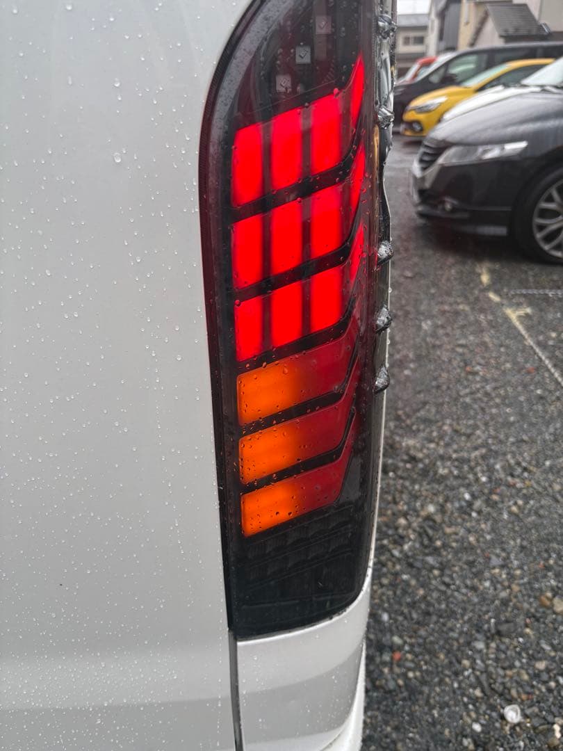 ハイエースオープニング付きテール