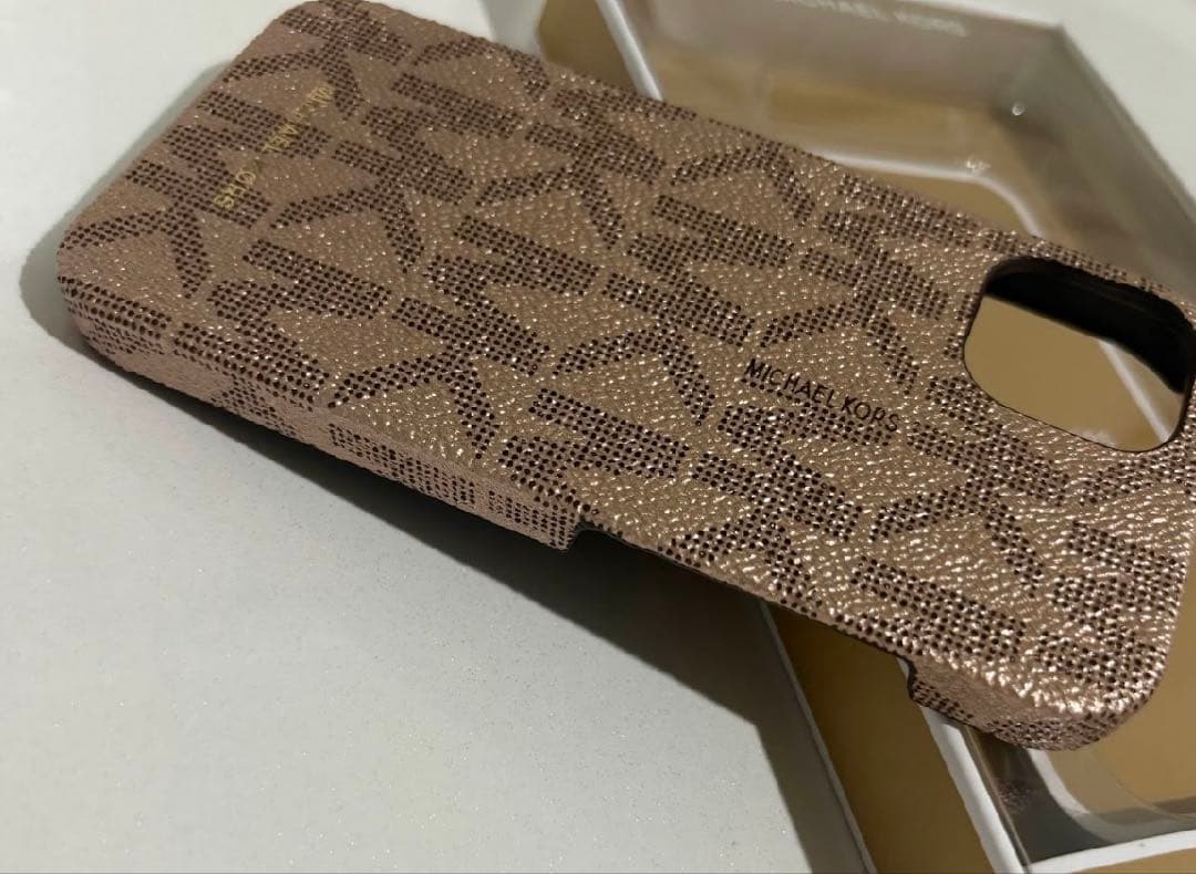 MICHAEL KORSマイケルコース iPhone13 ハードケース ブラウン