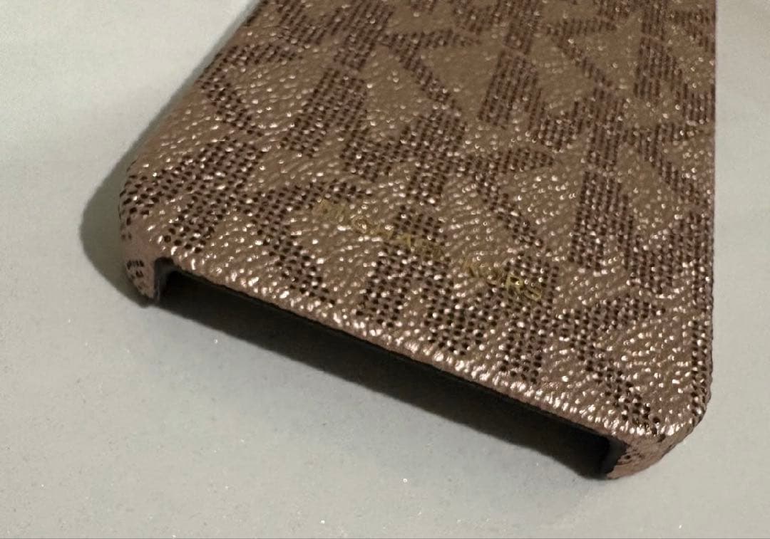 MICHAEL KORSマイケルコース iPhone13 ハードケース ブラウン