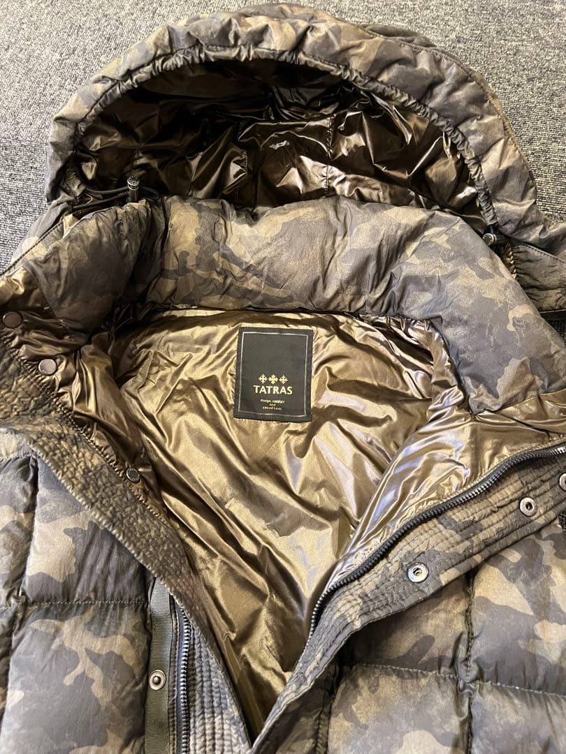 TATRAS メンズ フード付きダウンベスト 迷彩