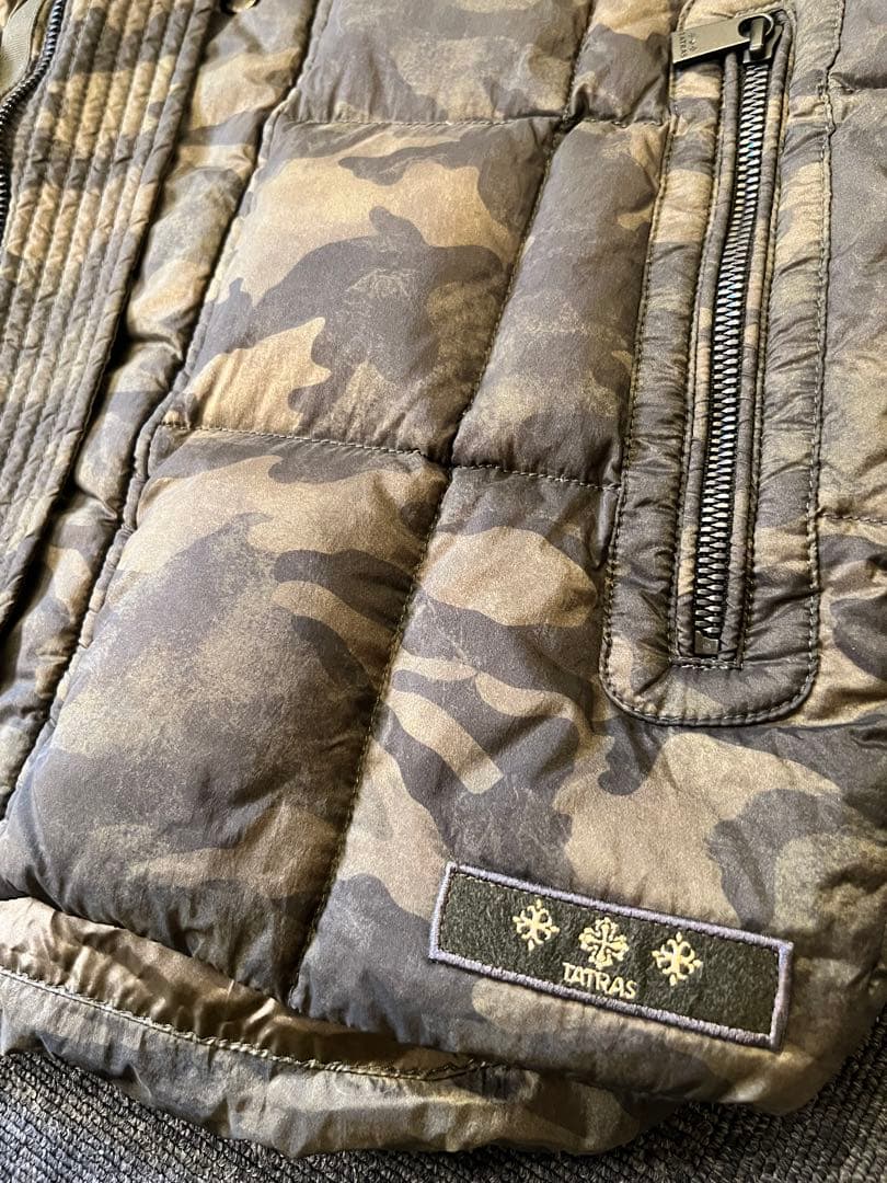 TATRAS メンズ フード付きダウンベスト 迷彩