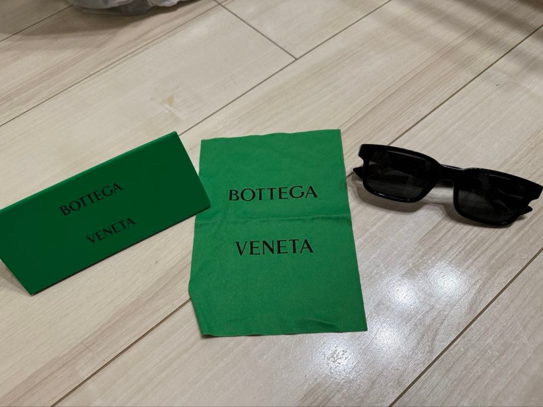 BOTTEGA VENETA ウルトラシン　スクエアサングラス