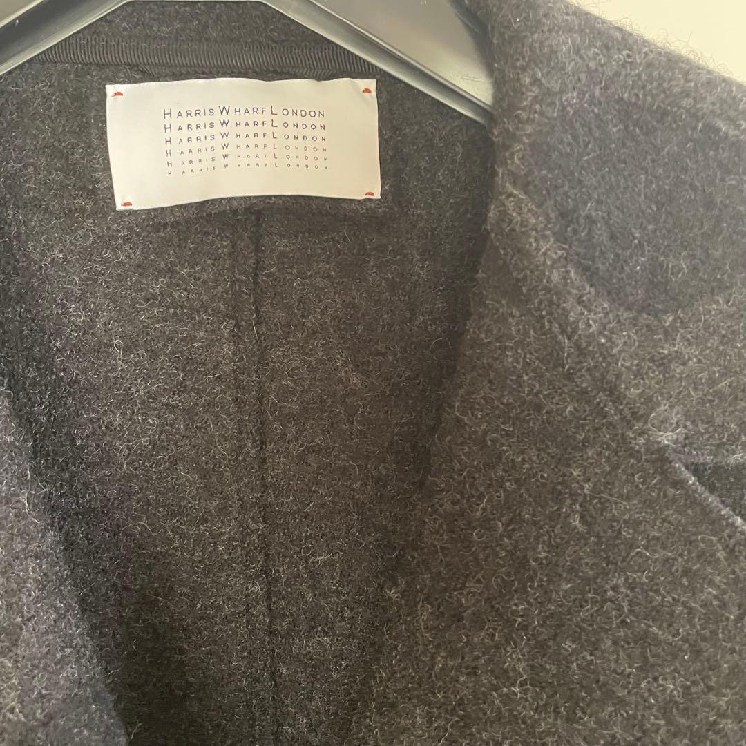 ハリスワーフロンドン　雰囲気のあるコート