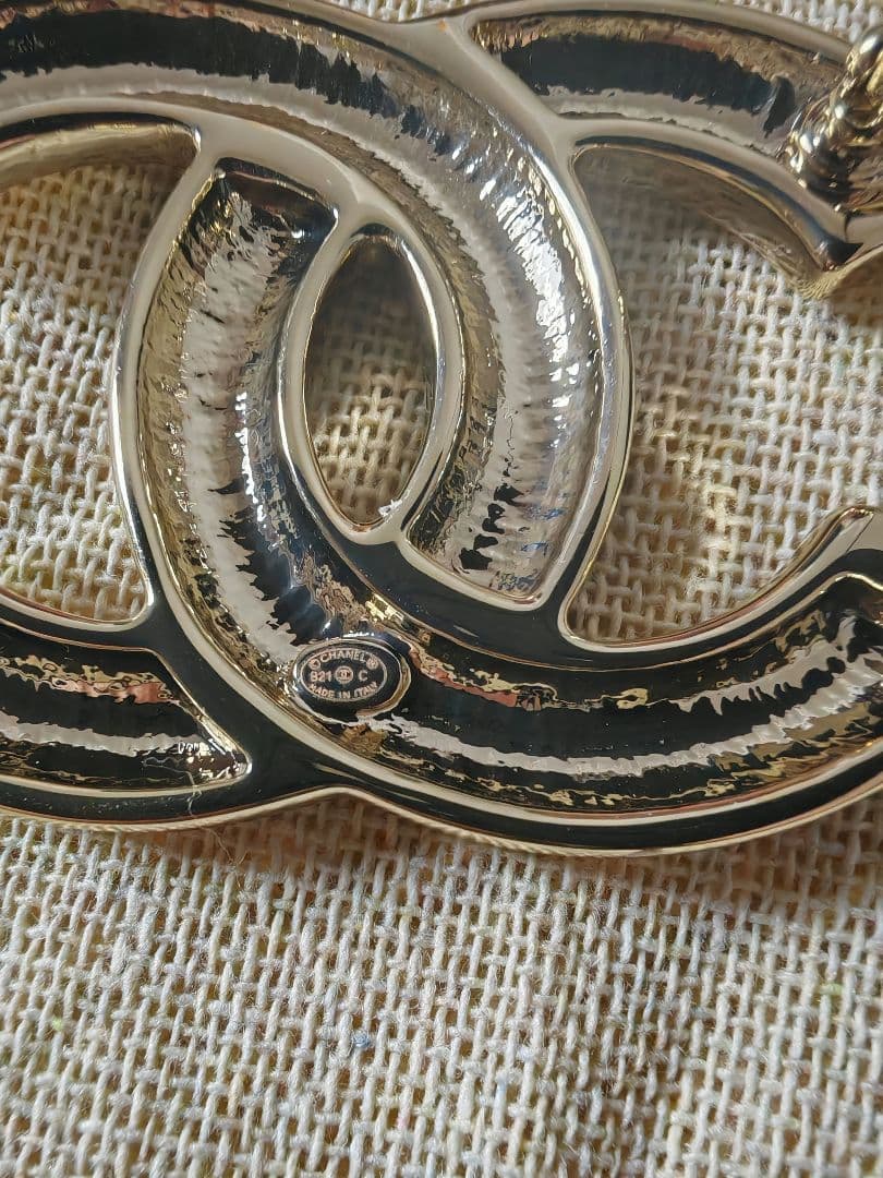 シャネルブローチシャンパンゴールドココマークラインストーン