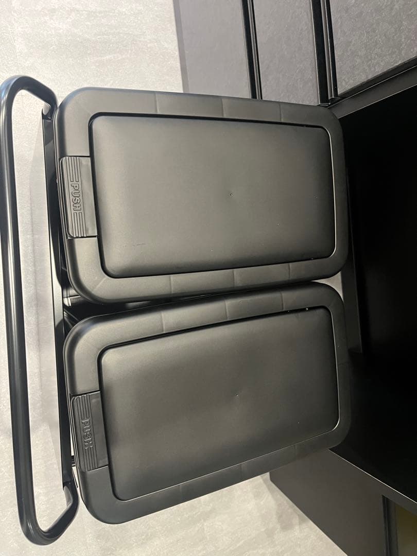 黒の食器棚・キッチンカウンター