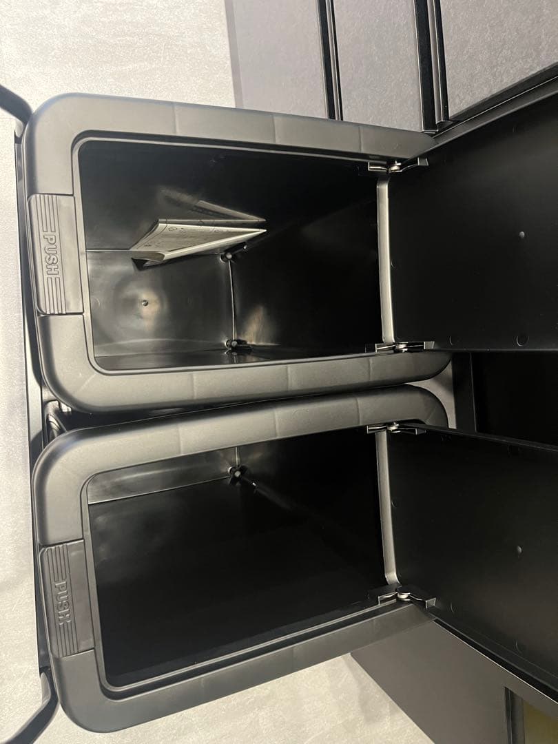 黒の食器棚・キッチンカウンター