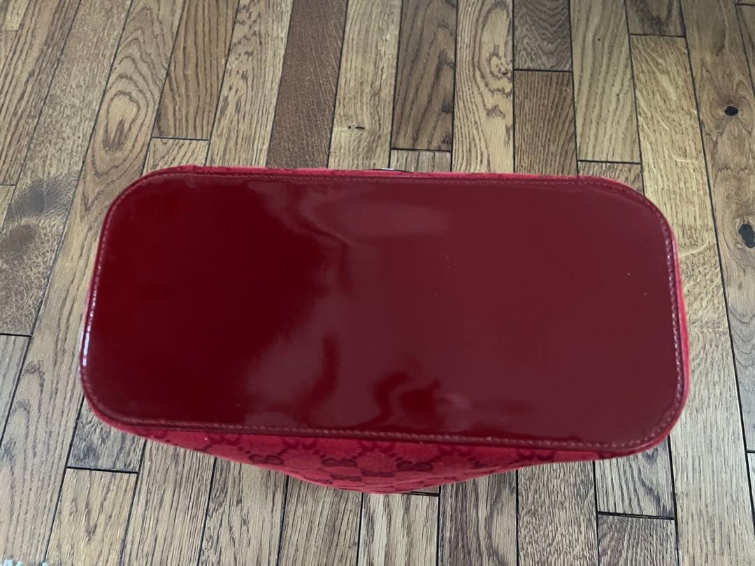 GUCCI GGパターン レッドハンドバッグ