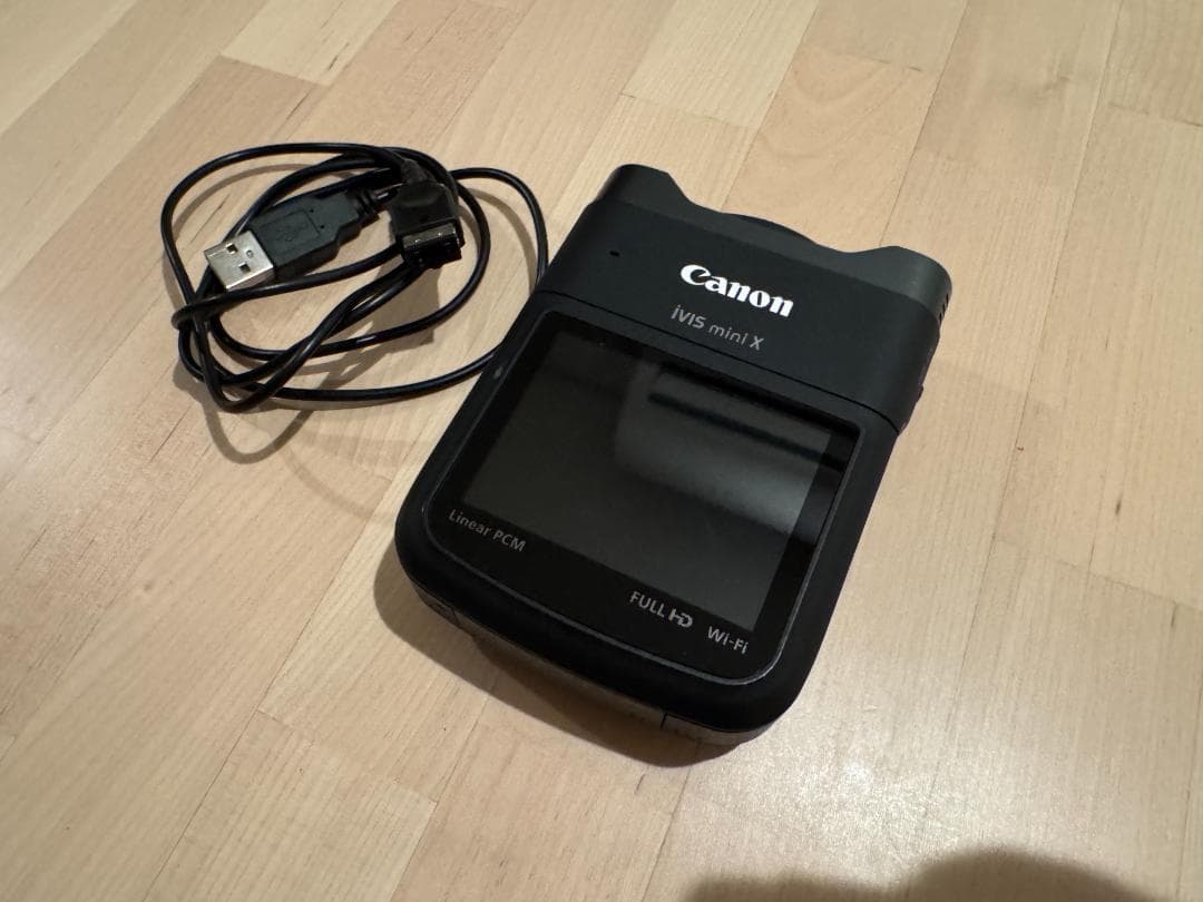 Canon iVIS mini X 本体とUSBケーブル