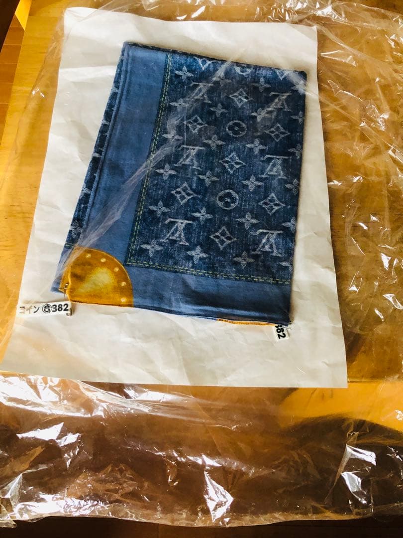 ルイヴィトン　ハンカチ ロレックスノベルティハンカチ付き