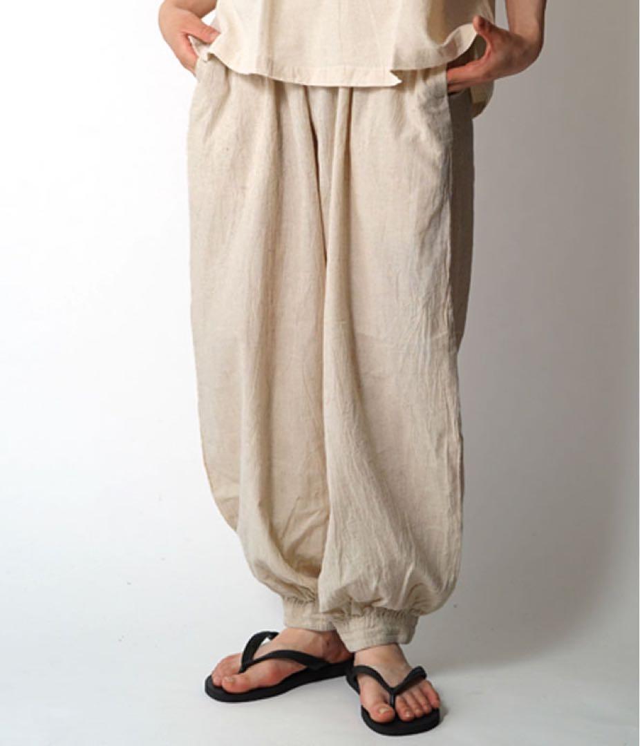 新品未使用　バルーンパンツスリム　生成　S(W60) ヂェン先生の日常着