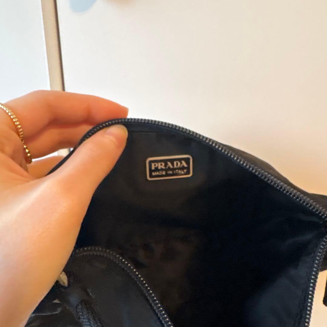 PRADA プラダ　アクセサリーポーチ ブラック ナイロン 三角ロゴ　黒