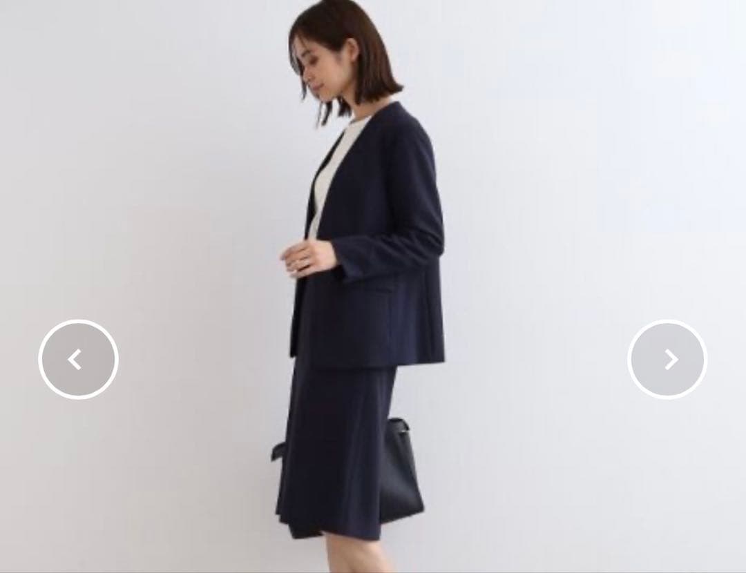 新品　インディヴィ V.A.I ノーカラーJKスーツ　ネイビー　05（XS）