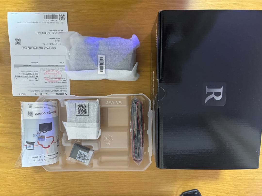 Canon EOS R8 ミラーレスカメラ 本体と付属品