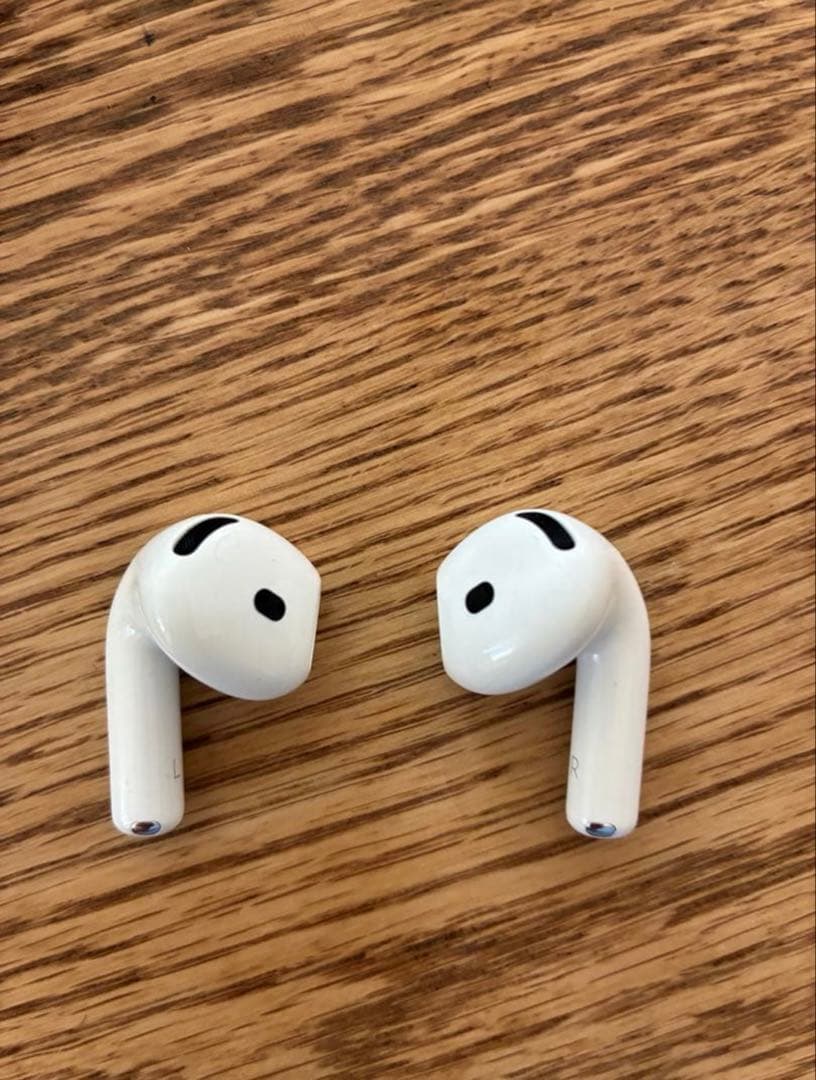 正規品！AirPods4 本体 ホワイト　ノイズキャンセリングなし