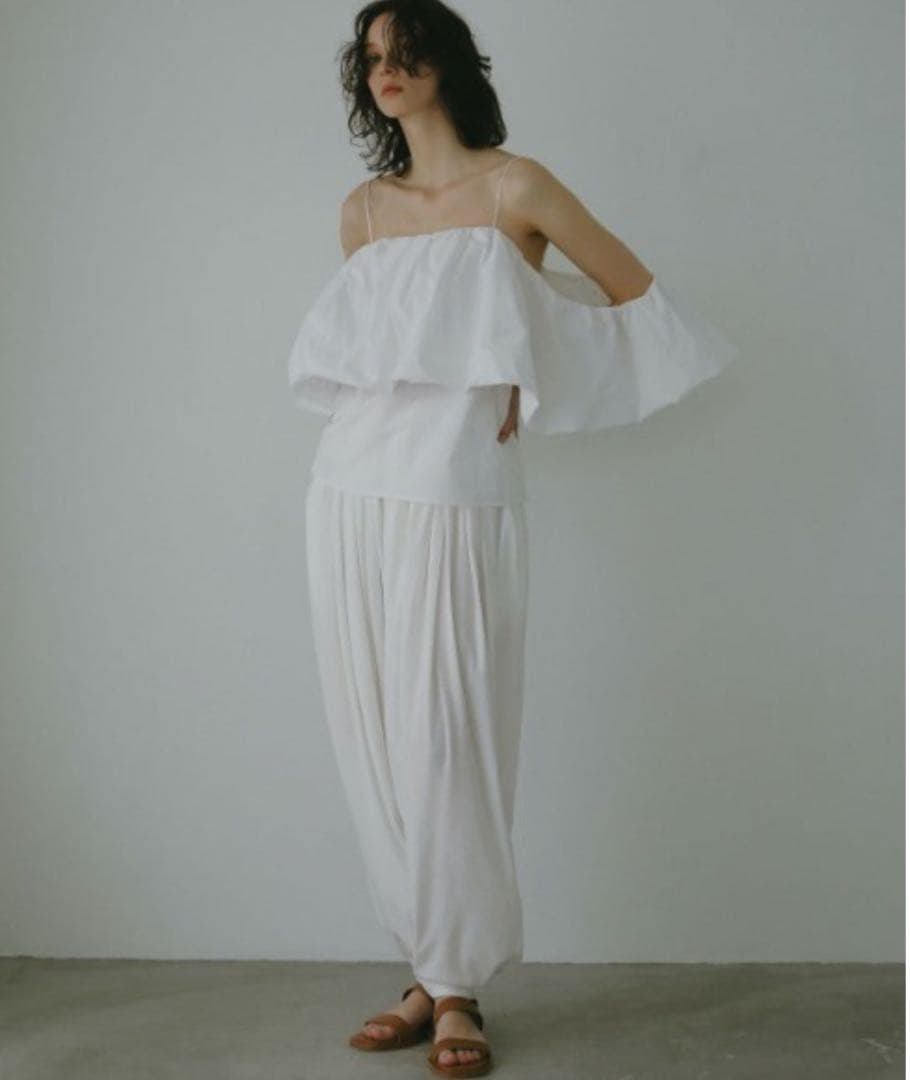 ETRE TOKYO エトレトウキョウ ウエストギャザーバルーンカットパンツ