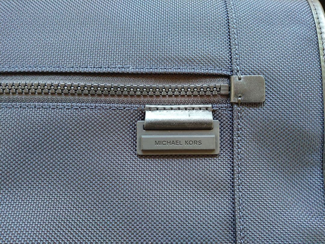 p*n様 MICHAEL KORS ネイビー ショルダーバッグ　新品未使用　メッ