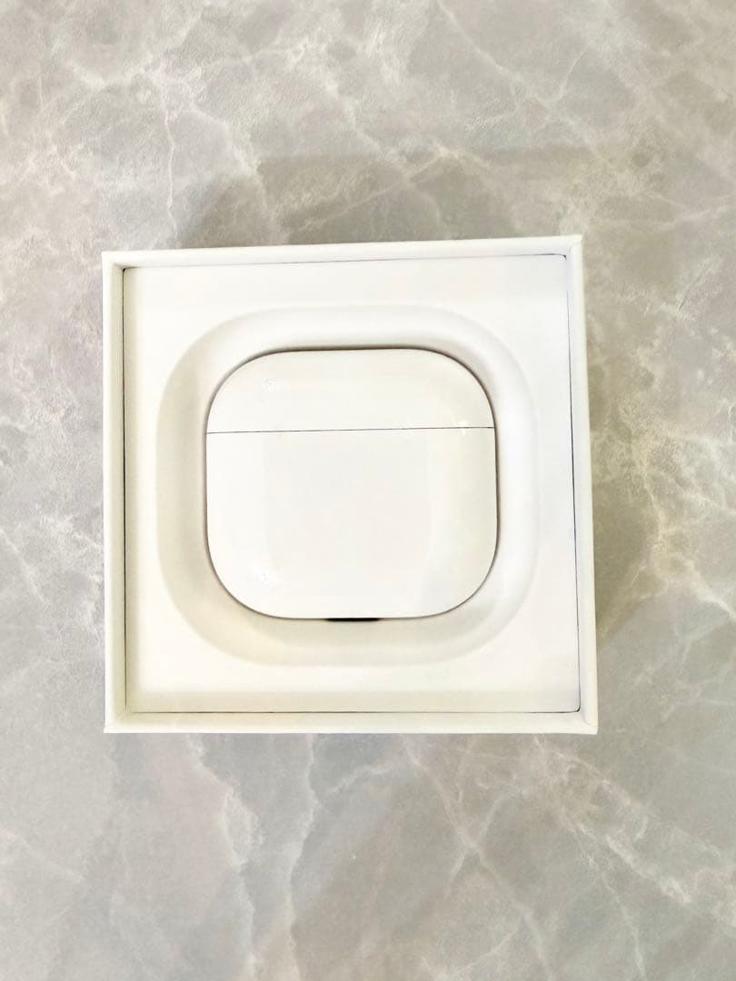 【一度使用のみ美品】Apple AirPods 4