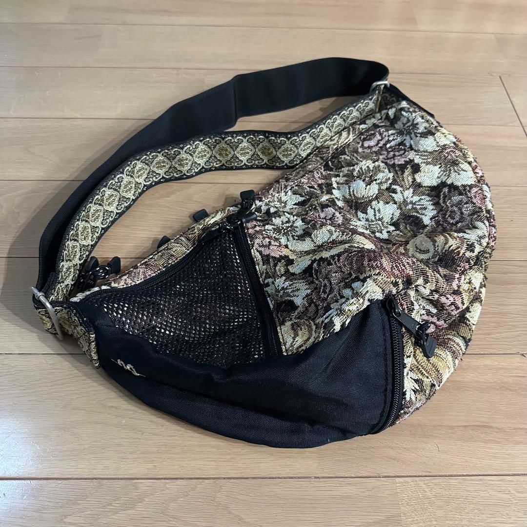 アールディーズ　ショルダーバッグ　バナナショルダー　花柄