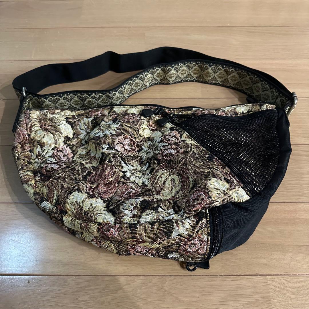 アールディーズ　ショルダーバッグ　バナナショルダー　花柄