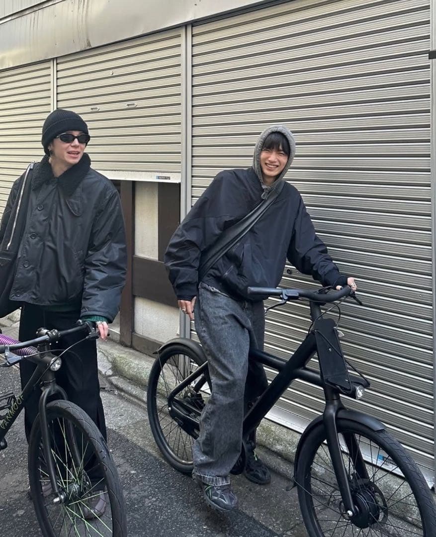 s*o様 ユニークな形状 ブラックショルダーバッグ オピウム系 ナード系