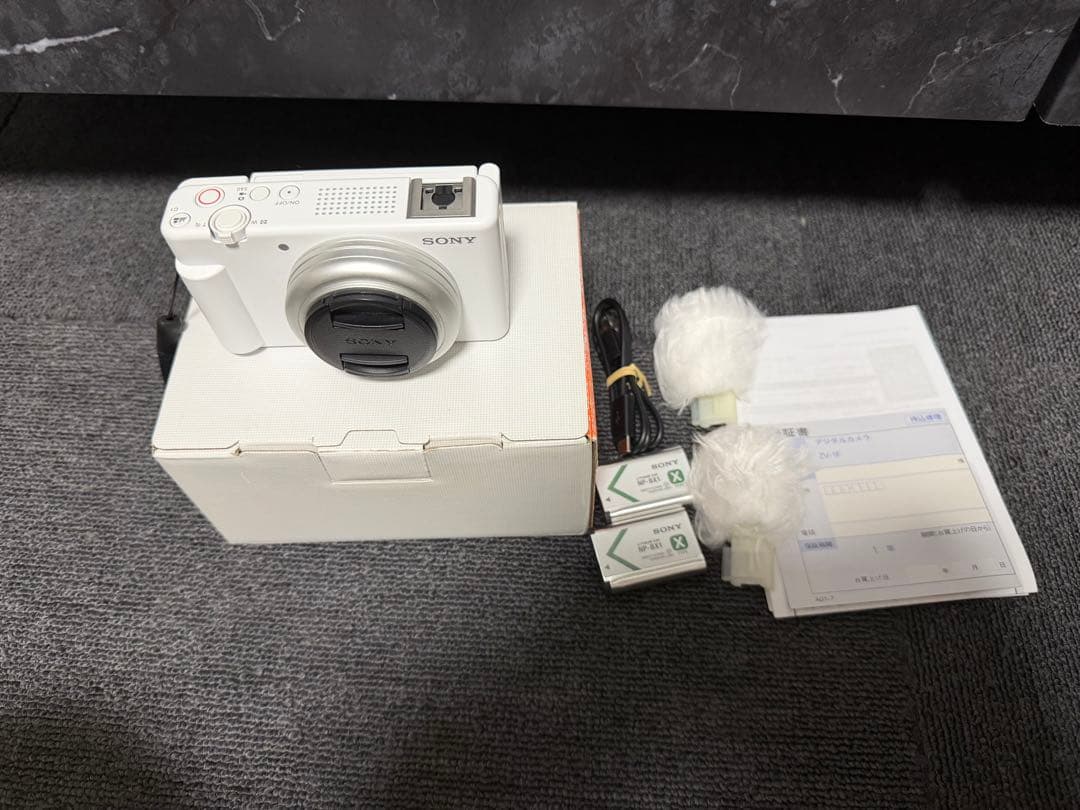 SONY コンパクトデジタルカメラ ホワイト　SONY ZV-1F