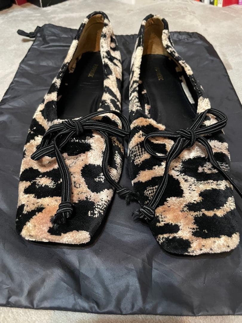 美品　PIPPICHIC ヒョウ柄 フラットシューズ