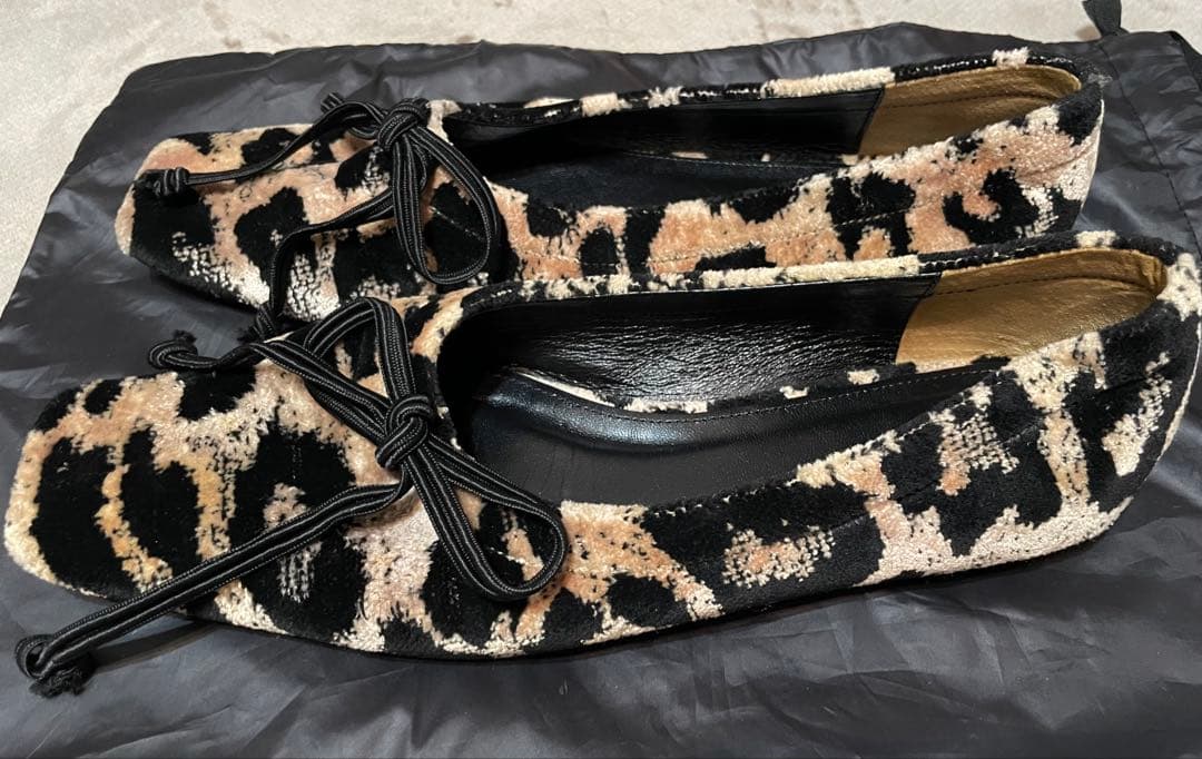 美品　PIPPICHIC ヒョウ柄 フラットシューズ