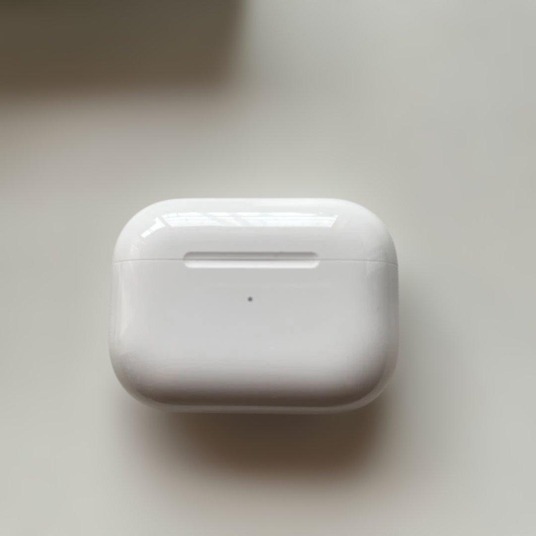 AirPods Pro（第2世代）USB-C充電タイプ＋カラビナ付きケース