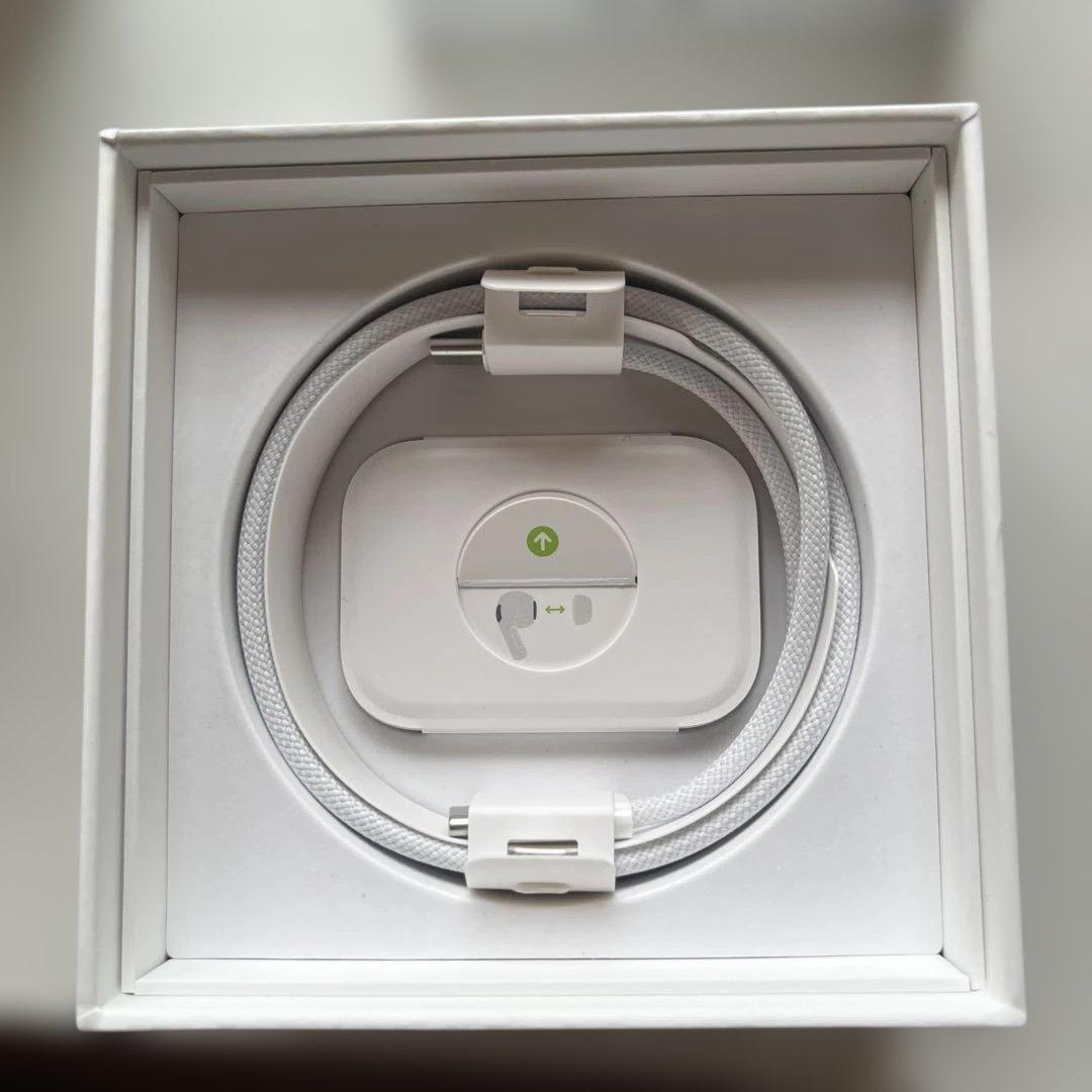 AirPods Pro（第2世代）USB-C充電タイプ＋カラビナ付きケース