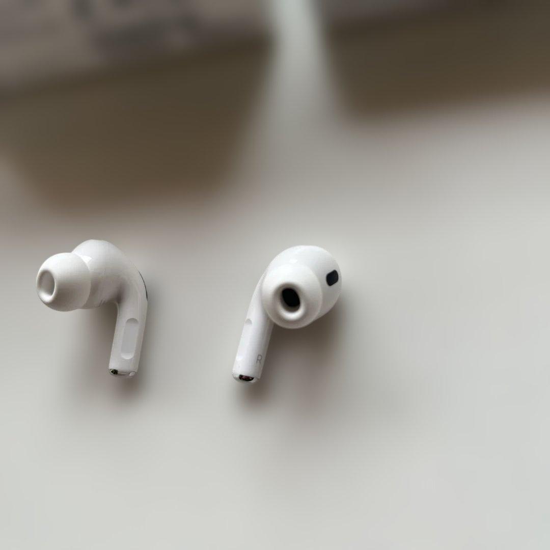 AirPods Pro（第2世代）USB-C充電タイプ＋カラビナ付きケース