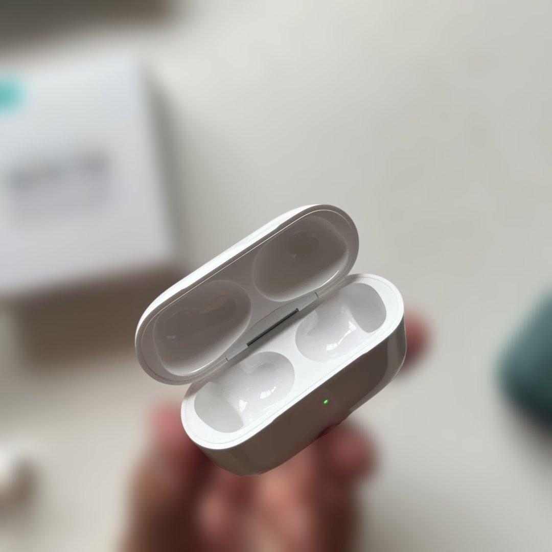 AirPods Pro（第2世代）USB-C充電タイプ＋カラビナ付きケース