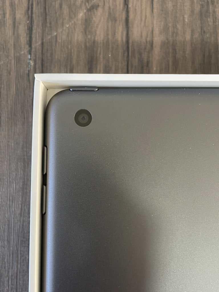 ④【美品】iPad Apple 第9世代　Wi-Fiモデル　64GB