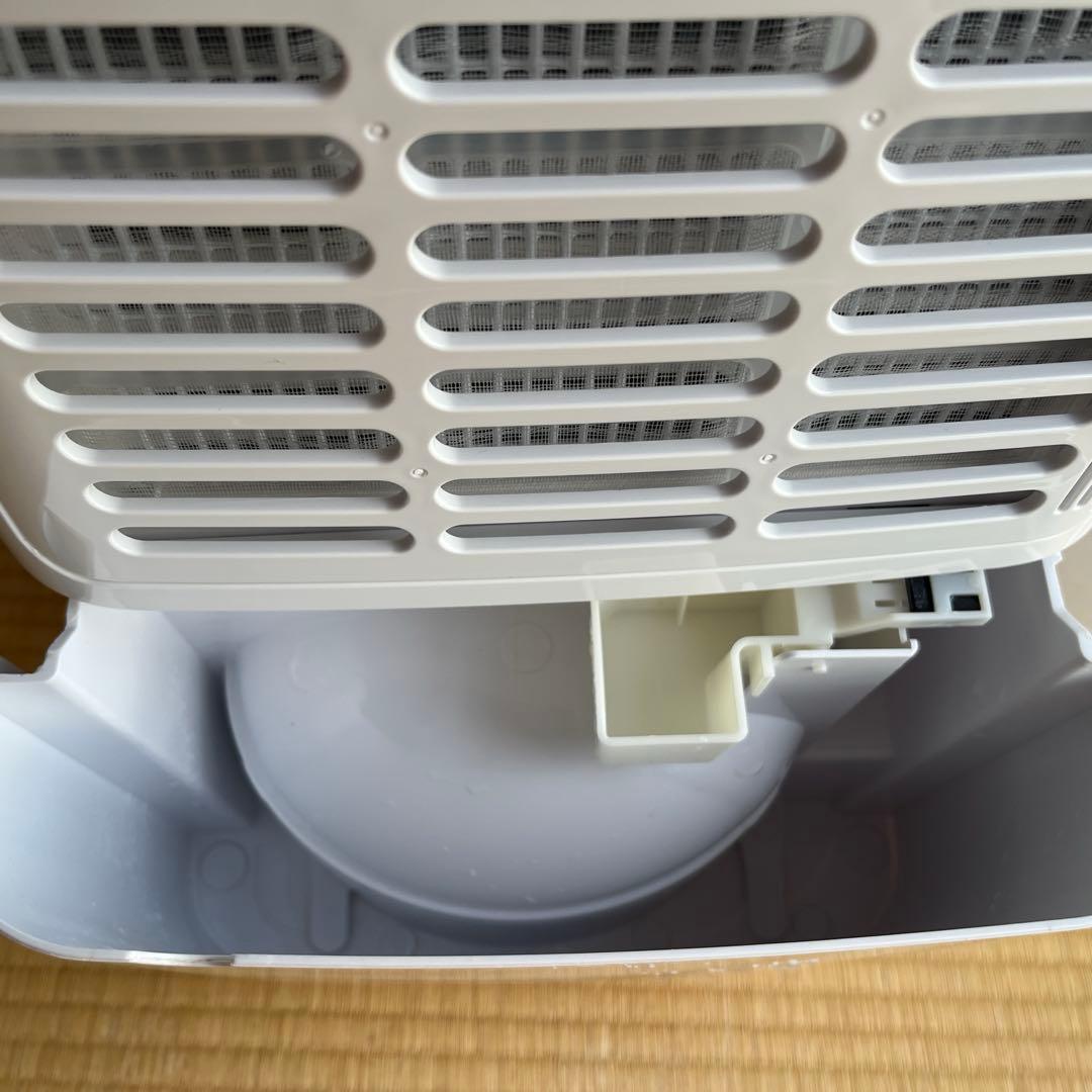 山善　除湿機 YDC-C60（W） 中古