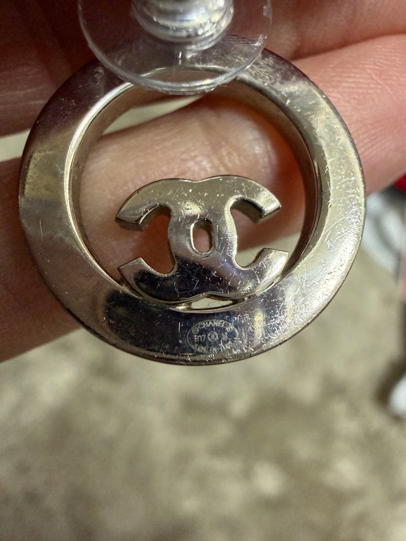 CHANEL クリスタルロゴピアス(片耳用)