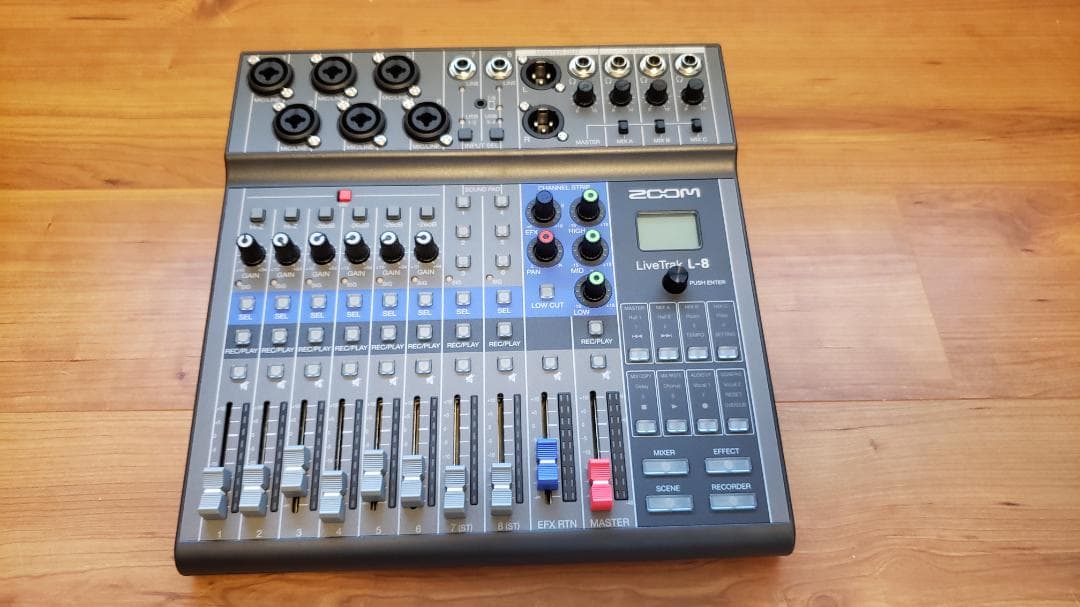 ZOOM LiveTrak L-8 ミキサー