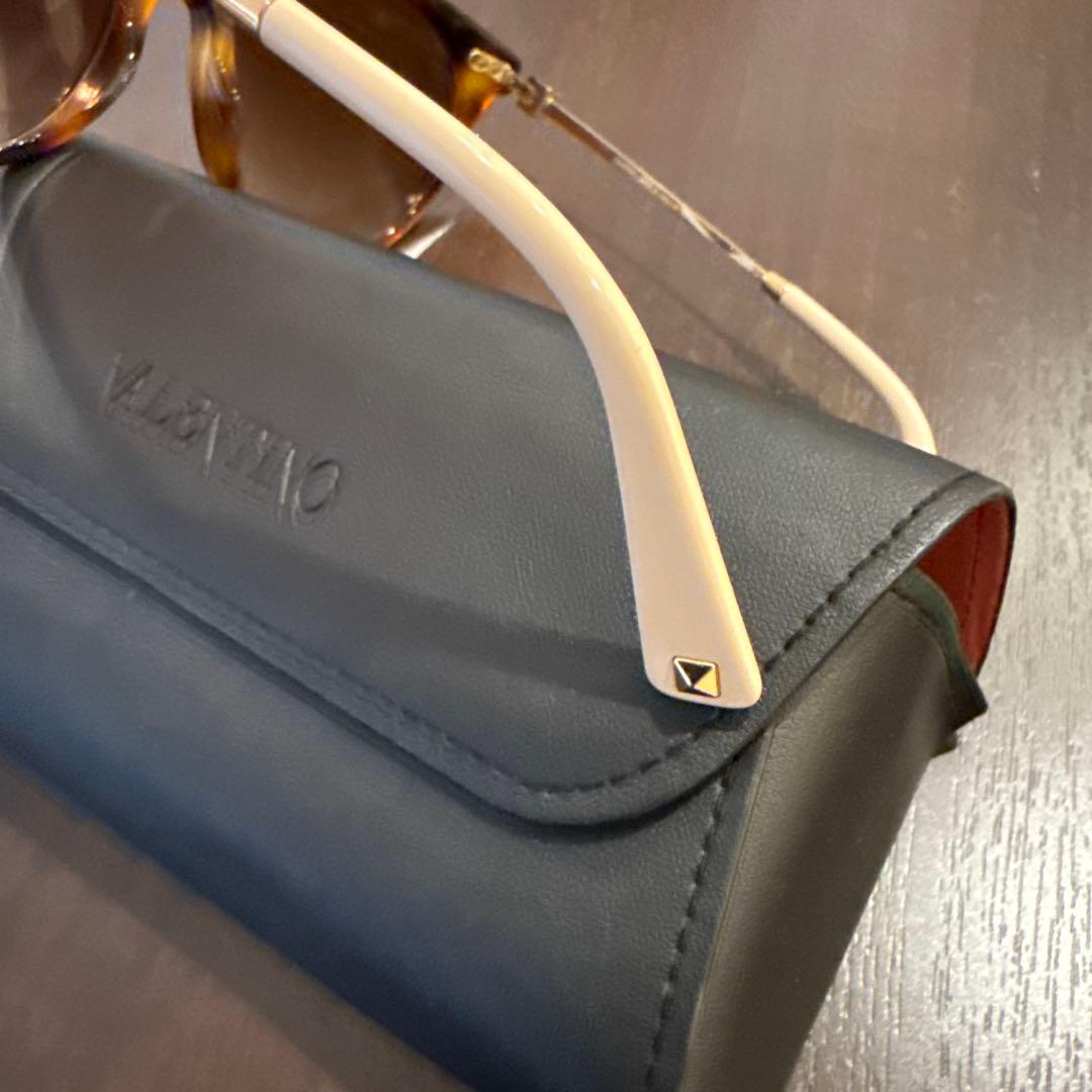 VALENTINO ヴェレンティノ　レディースサングラス