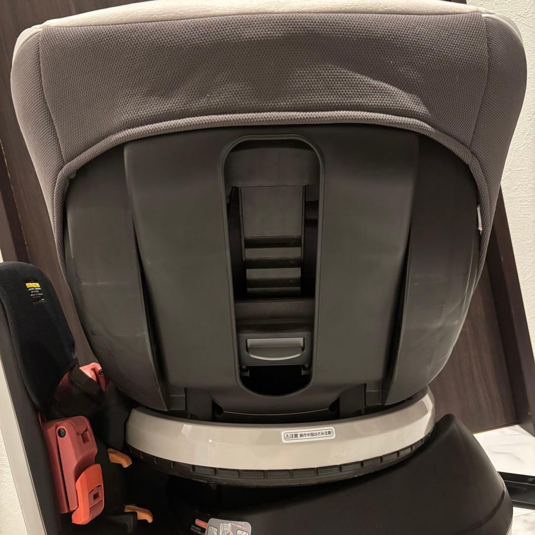 combi ネセルターン　クルムーヴ　新生児　回転式　チャイルドシート