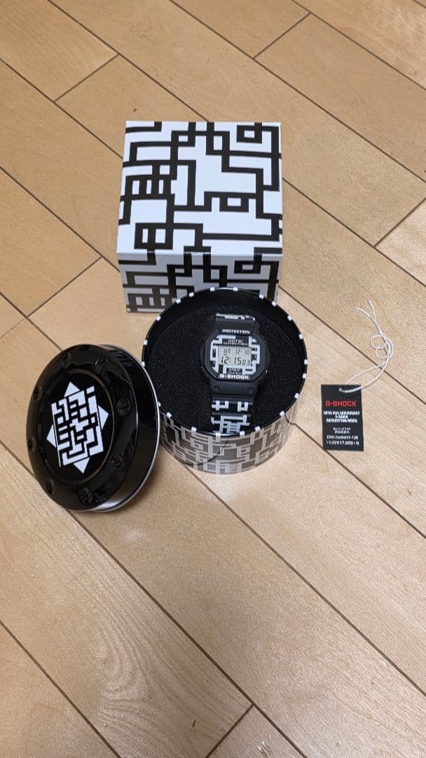 布袋寅泰35周年記念 G-SHOCK デジタル腕時計 ブラック/ホワイト